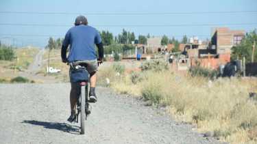 Los barrios El Trébol, San Antonio y La Unión dependen del aguatero. Foto: Matías Subat