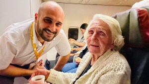 Norma tiene 100 años y cumplió su sueño de volar por primera vez de Neuquén a Buenos Aires