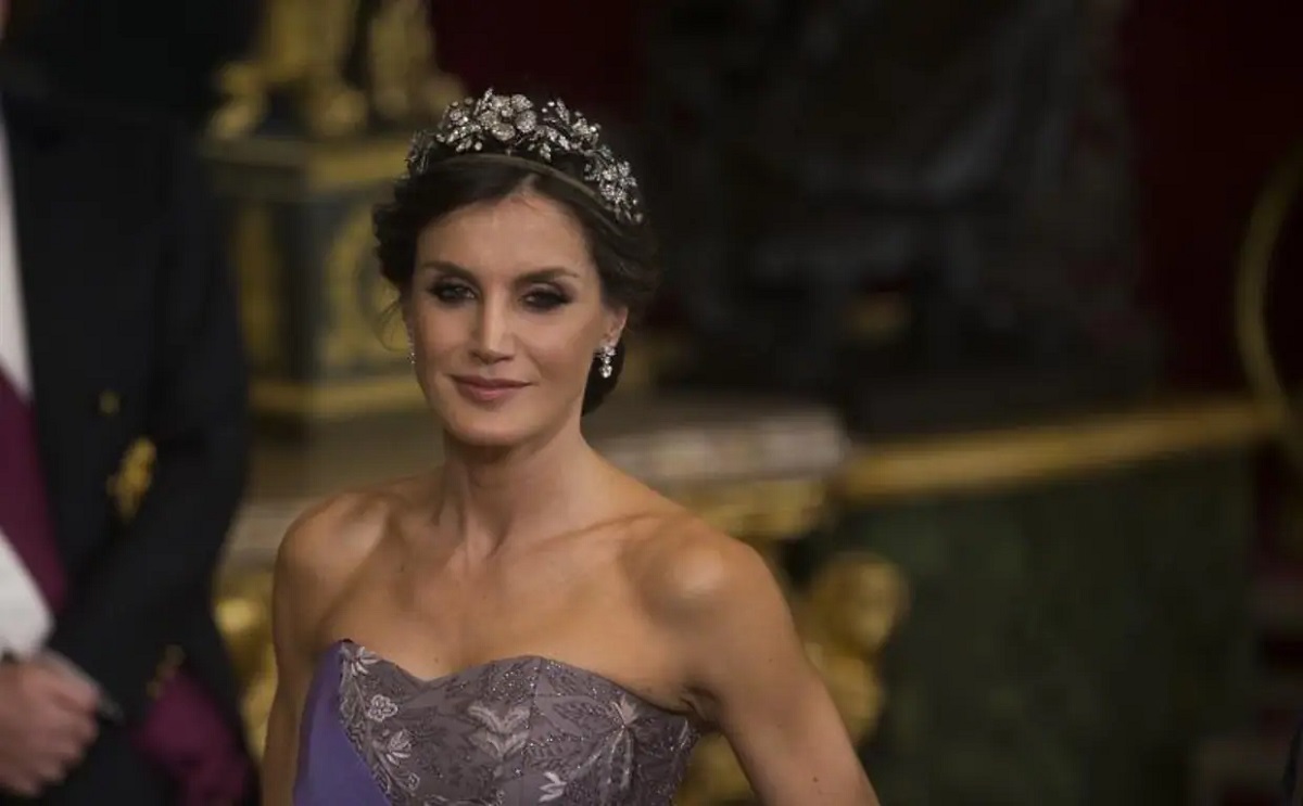 El engaño de Letizia Ortiz a Felipe VI pondría en riesgo la línea ...