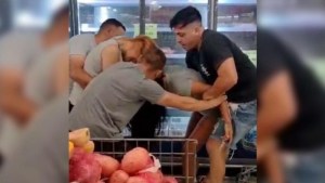 Video│Córdoba: dos mujeres se trenzaron en una pelea por un corte de carne en oferta