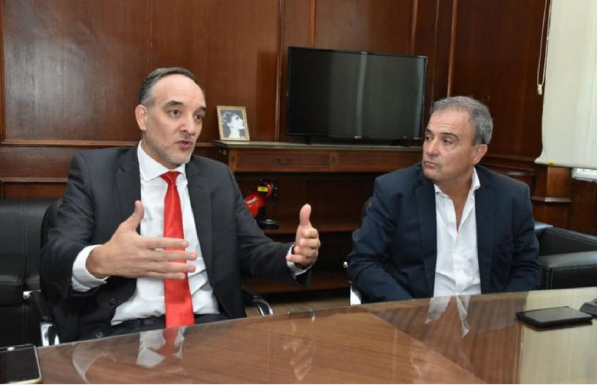 El senador Doñate y el vicegobernador de Río Negro, Pedro Pesatti, criticaron duramente el proyecto Ómnibus de Milei. 