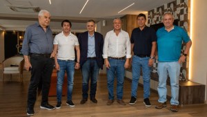 Figueroa se reunió con Horacio Marín, el nuevo titular de YPF y el gremio Petroleros