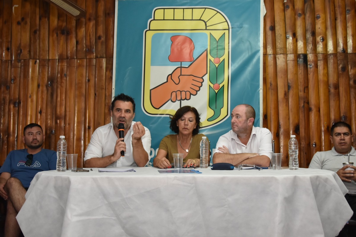 Con mensaje a otros partidos, el peronismo de Neuquén rechazó el DNU y la Ley ómnibus de Milei