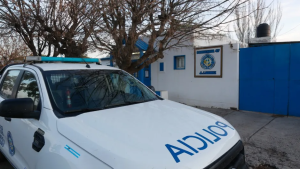 Amenzaron a una familia y los detuvieron tras un asalto en un barrio de la zona oeste de Roca