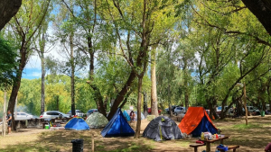 Año nuevo en Fortín Lagunita: una playa en Alto Valle para acampar o pasar el día