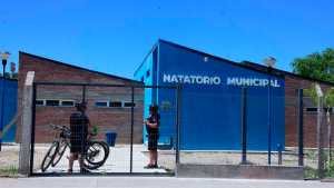 Qué dijo el municipio de Roca por la muerte de un niño de 11 años en un natatorio