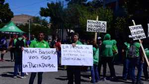 Protestas contra el DNU de Milei en Roca: gremios y organizaciones sociales marcharán este miércoles