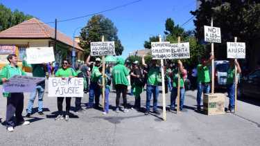 ATE protesta frente a la sede de Gobierno en Roca. Foto: Alejandro Carnevale