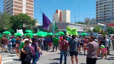 En Roca, las concentraciones se convocaron en Roca y Tucumán. (Juan Thomes)