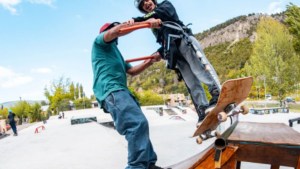 Creó un skate adaptado para su hijo con discapacidad motriz: una historia inclusiva hecha documental