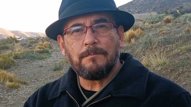 Poesía patagónica de la mano de Jorge Spíndola y su libro “Calles laterales”