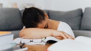 ¿Mala noche? Un poco de movimiento puede mejorar capacidad de realizar tareas mentales