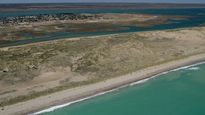 Una playa agreste y tranquila para disfrutar muy cerca de Las Grutas