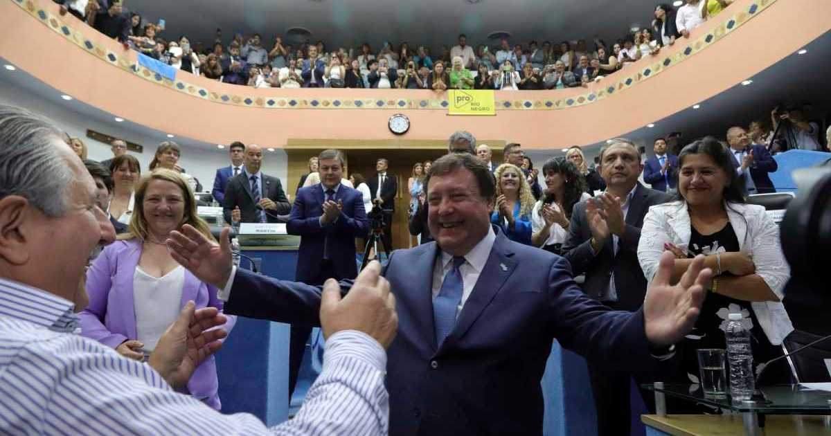 El abrazo y los siete datos para repasar de la asunción de Weretilneck ...