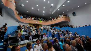 Los legisladores del período 2023-2027 prestaron juramento previo a la asunción de Alberto Weretilneck. Foto: Marcelo Ochoa