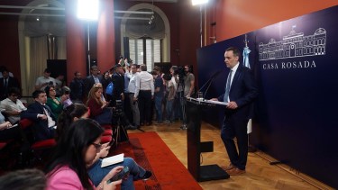 El empleado público y la definición del gobierno de Javier Milei: «ninguno de los que trabajan» tiene que «tener preocupación»