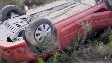 el vuelco se registró sobre la ruta Nacional 22, entre Darwin y Belisle. 