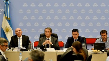 El plenario de comisiones de la Cámara de Diputados que analiza el proyecto de ley ómnibus retomó hoy su trabajo.  