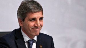 Bono para jubilados «más o menos» a $70.000, dijo Caputo: ¿cómo quedará la mínima en marzo?