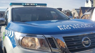 Policías le salvaron la vida a una mujer en Bariloche: le practicaron RCP y la trasladaron al hospital