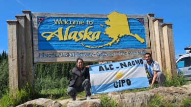 Día glorioso. Ale y Nacho cuando llegaron a Alaska. 