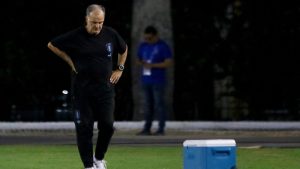 Bielsa discutió con un periodista después de la segunda derrota de Uruguay en el Preolímpico