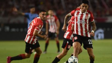 Con el debut de Enzo Pérez, Estudiantes obtuvo la victoria sobre el final del partido