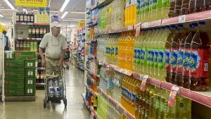 Quiénes pueden acceder al descuento de ANSES en supermercados y comercios, y cómo recibirlo