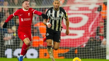 Mac Allister fue clave en el triunfo del Liverpool en la Premier League. (AP Photo/Jon Super)