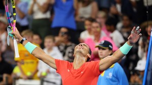 Después de un año, Rafael Nadal volvió con una categórica victoria ante Dominic Thiem en Brisbane