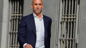 La FIFA suspendió tres años a Luis Rubiales, por el beso no consentido a Jenni Hermoso