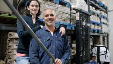 Bariloche for export. Tras reinventarse varias veces, Francisco y Carolina hallaron el camino y apuestan por más productos y más mercados. Foto: Alfredo Leiva.