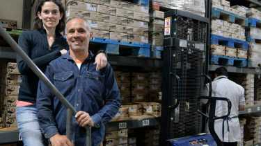 Bariloche for export. Tras reinventarse varias veces, Francisco y Carolina hallaron el camino y apuestan por más productos y más mercados. Foto: Alfredo Leiva.