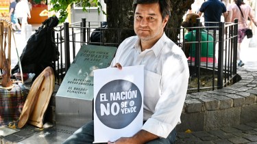 Germán Schwartz trabaja como cajero en el Banco Nación desde hace 15 años. Foto: Chino Leiva