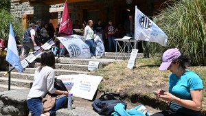 Paro y marcha de trabajadores de Parques Nacionales en Bariloche