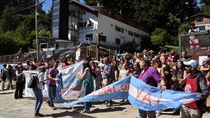 Hay despidos en el Conicet de Bariloche y trabajadores se sumaron al «ruidazo» nacional