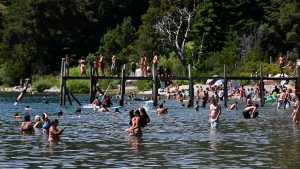Calor extremo: a cuánto llegará la máxima este viernes en Neuquén, Roca, Bariloche y Las Grutas