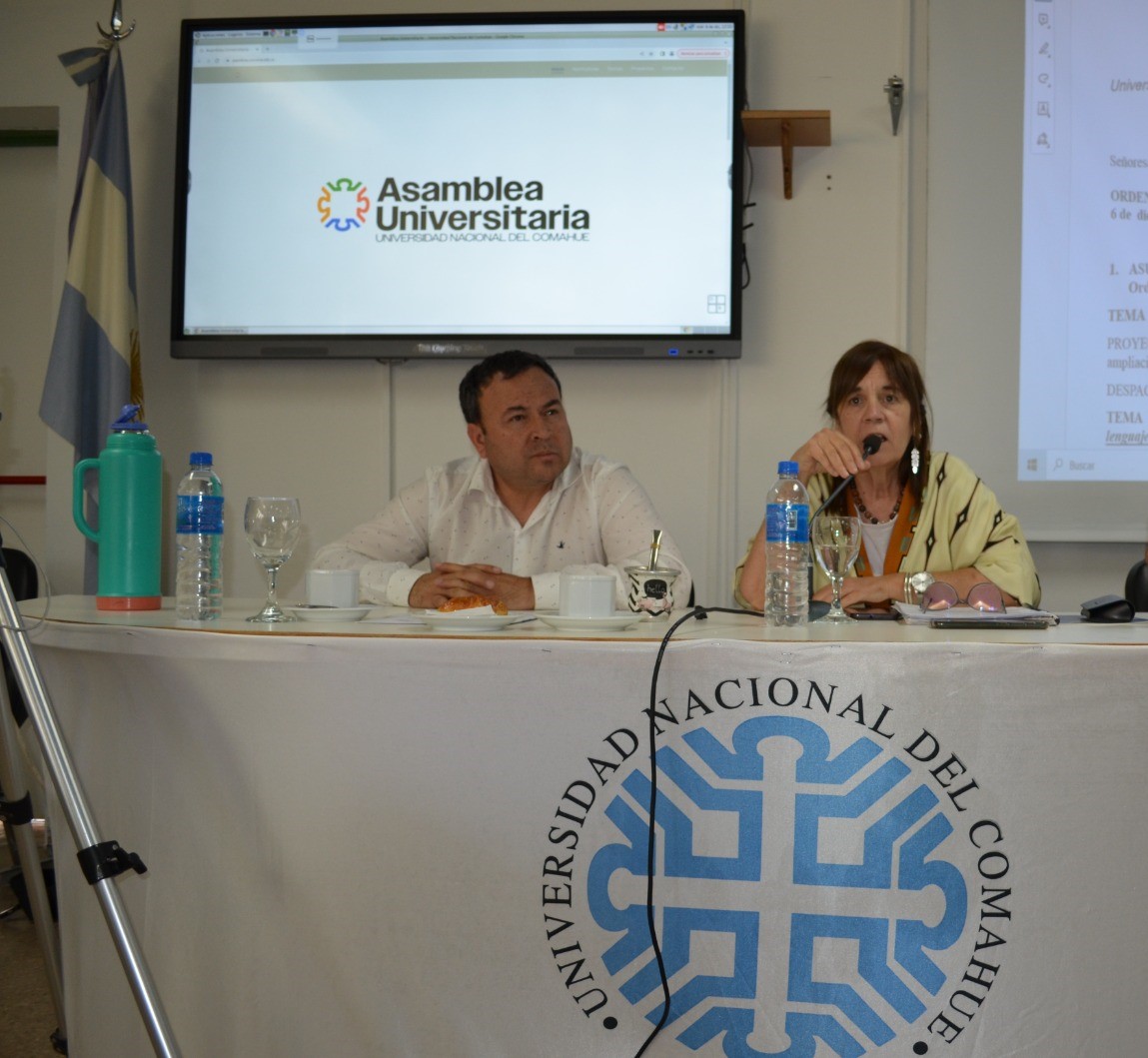 Beatriz Gentile y Paul Osovnikar, rectora y vicerector de la Universidad Nacional del Comahue (Gentileza Prensa UNC)