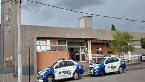 Allanamiento y dos demorados por un robo en un comercio del oeste de Neuquén