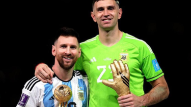 El capitán y alrquero de la Selección Argentina fueron elegidos por sus colegas. El 15 estará el equipo ideal. 