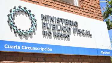 Subcomisario de Cipolletti besó sin consentimiento a una mujer policía y lo condenaron a tres años de prisión en suspenso