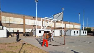 Enojo de familias en la EPET 1 de Cutral Co: la losa es de mala calidad y se retrasa la entrega de la obra