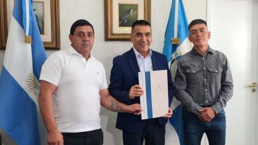 En el despacho municipal se rubricó el acuerdo salarial (Foto: Andrea Vazquez)