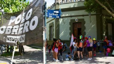 Las organizaciones levantaron el corte en la puerta de Casa de Gobierno. (Foto: Matías Subat)