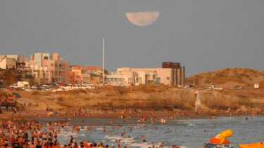 Luna llena en Las Grutas: dos maravillas unidas en el verano de la Patagonia