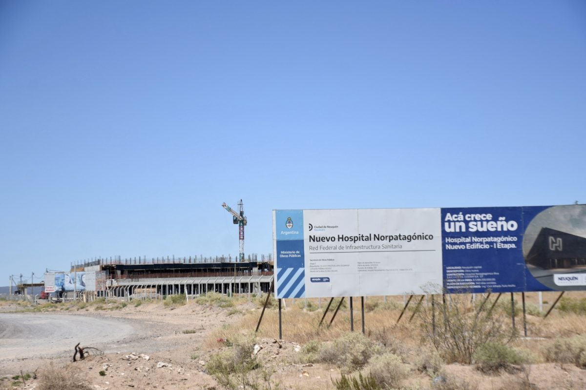 El hospital norpatagónico es una de las obras paralizadas en enero. (Matías Subat)