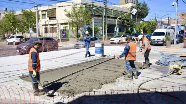 La ciudad actualizó los valores para licitar obras y comprar insumos, como el pavimento (foto Matías Subat)