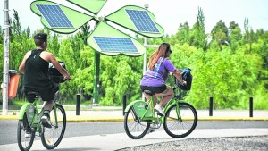 Verano: ni playa ni cordillera, a rodar el río Limay