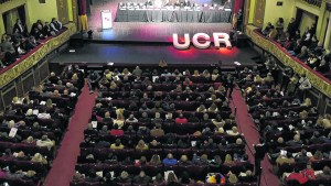 La UCR no puede aceptar un DNU que degrada la democracia