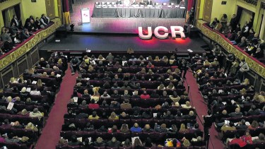 La UCR no puede aceptar un DNU que degrada la democracia